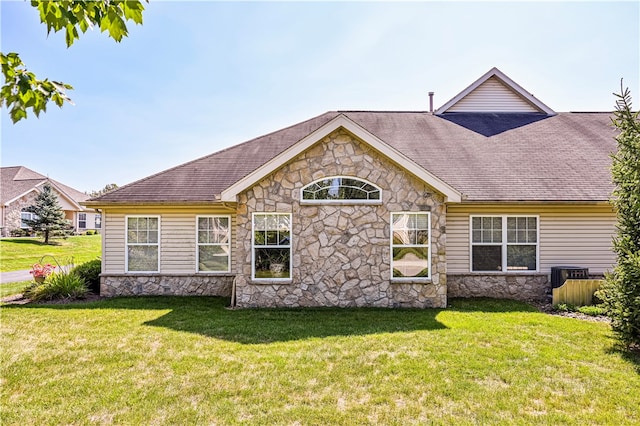 view of front of property with a front yard