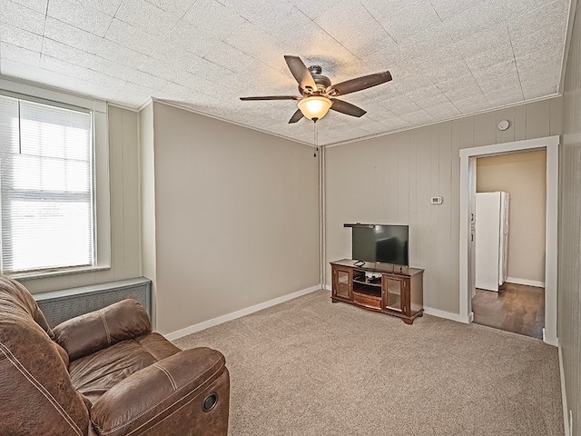 living room with crown molding, plenty of natural light, hardwood / wood-style floors, and ceiling fan