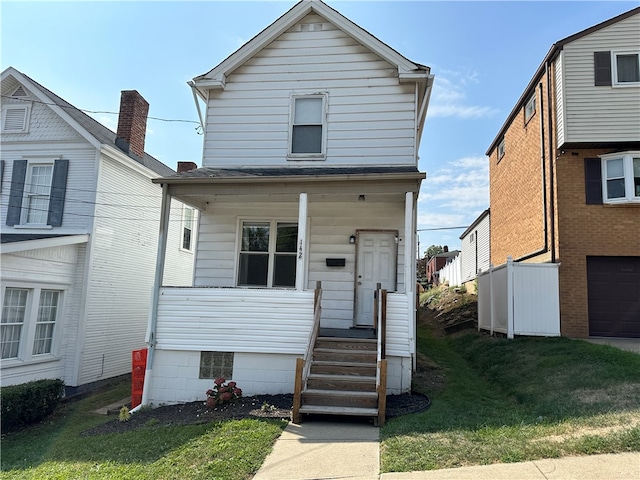 view of front property featuring a front lawn