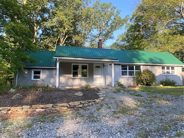 single story home featuring a porch