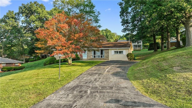 view of front of house featuring a front yard