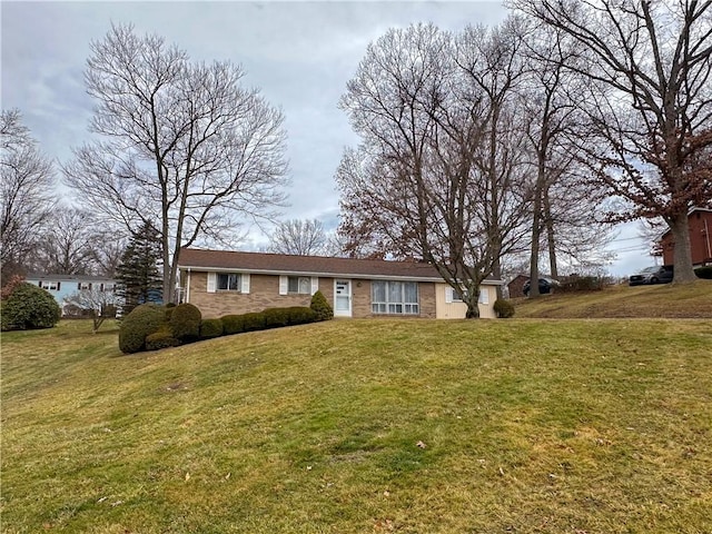 ranch-style house featuring a front lawn