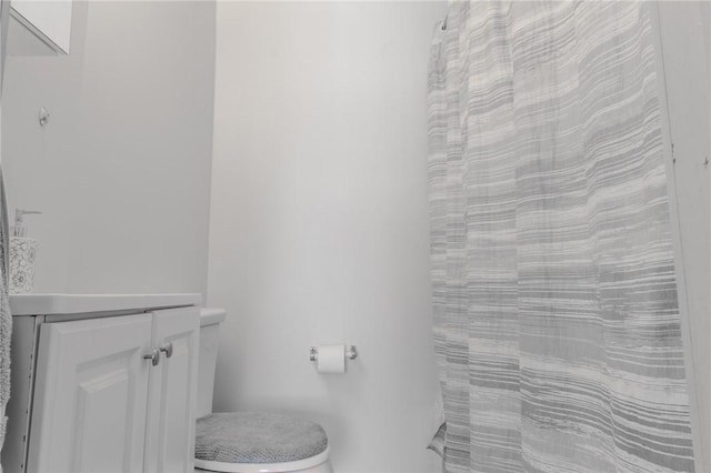 4900 Walnut St, Versailles Boro, PA 15132 - bathroom featuring a shower with curtain and vanity