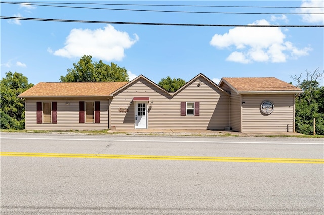 view of front of property