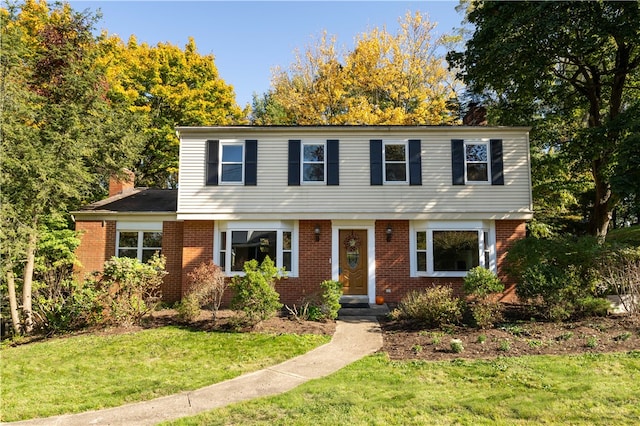 view of front of home with a front lawn