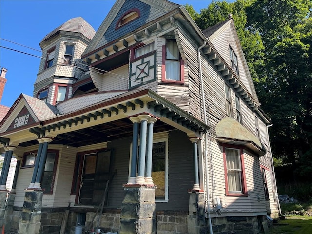 view of front of home featuring covered porch