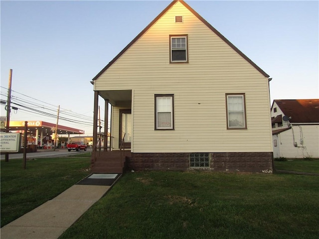203 W George, Carmichaels/Cumblnd, PA 15320 - back of house featuring a yard