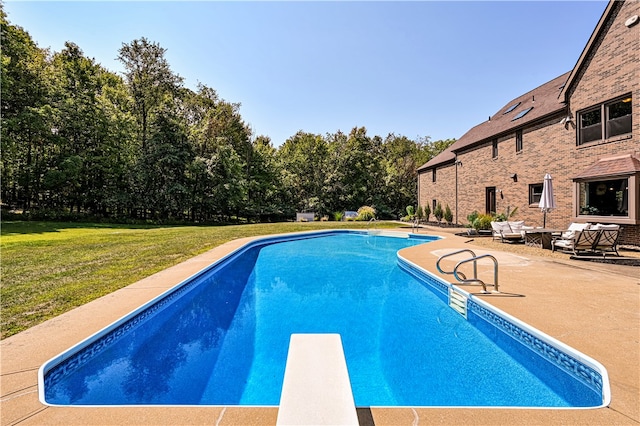 view of pool with an outdoor living space, a yard, a diving board, and a patio