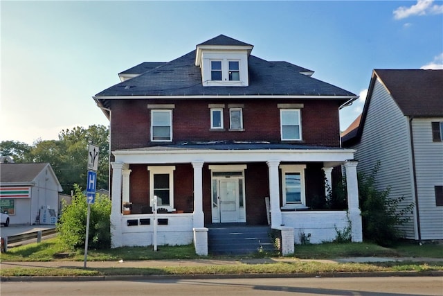 view of front of property featuring a porch