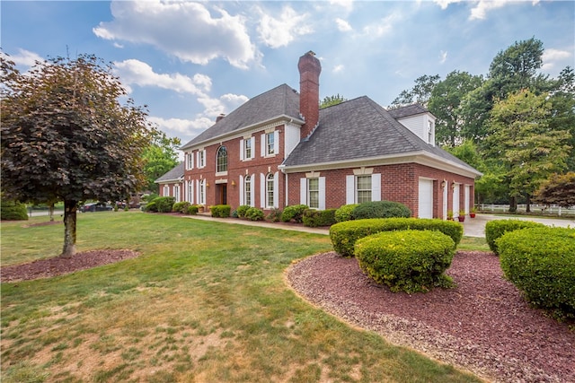 view of front facade featuring a front yard and a garage