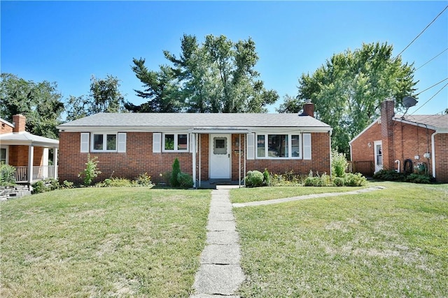 view of front facade with a front lawn