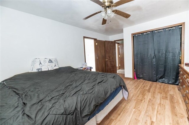 bedroom featuring light hardwood / wood-style floors and ceiling fan