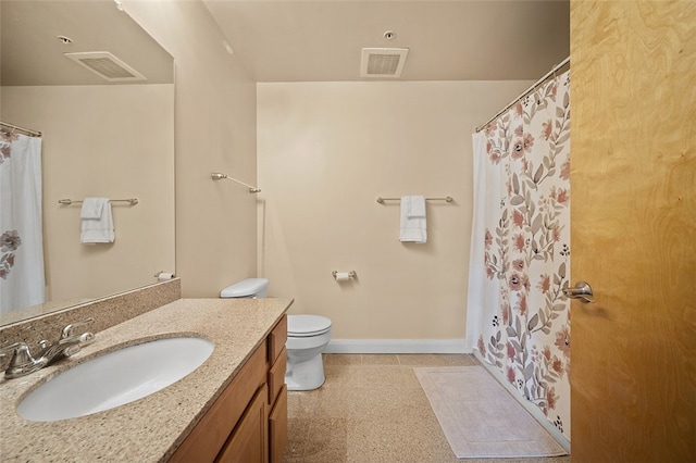 bathroom featuring a shower with shower curtain, toilet, and vanity