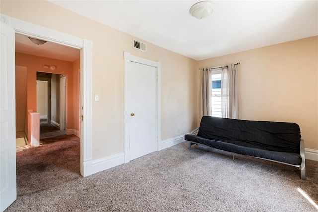 sitting room with carpet floors