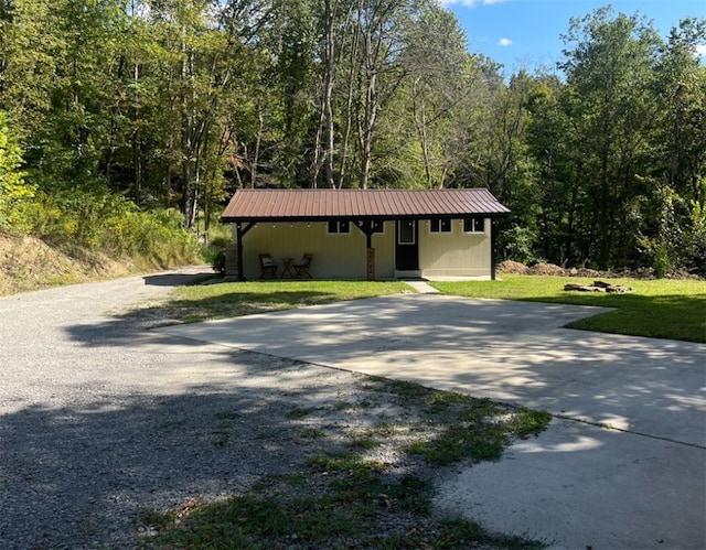 view of front of property with a front lawn