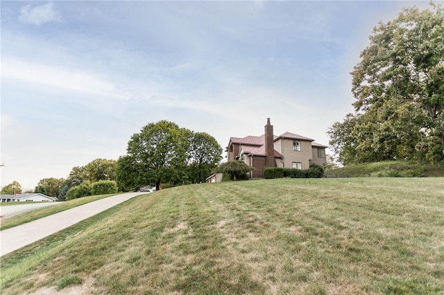 view of front of house featuring a front yard