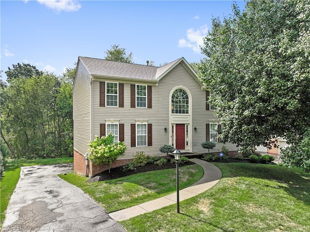 view of front of house with a front yard