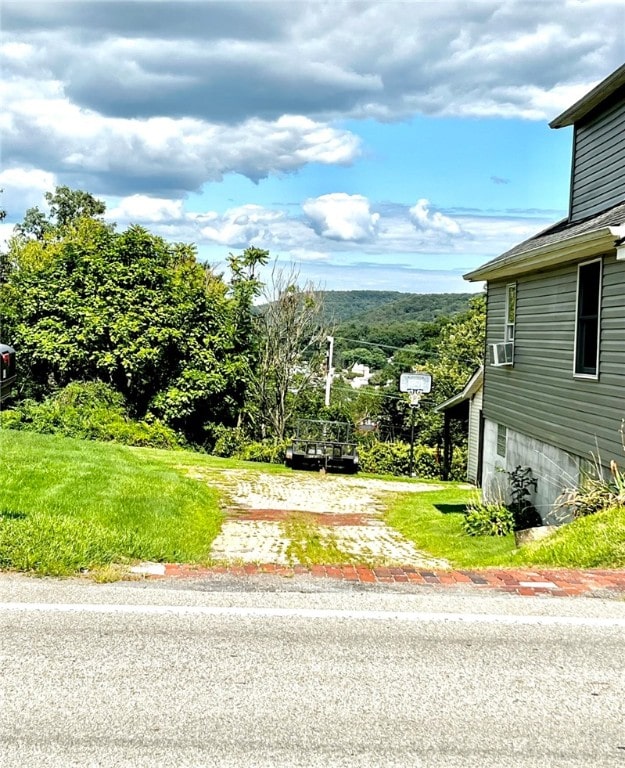 view of yard featuring cooling unit