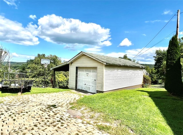 garage featuring a lawn