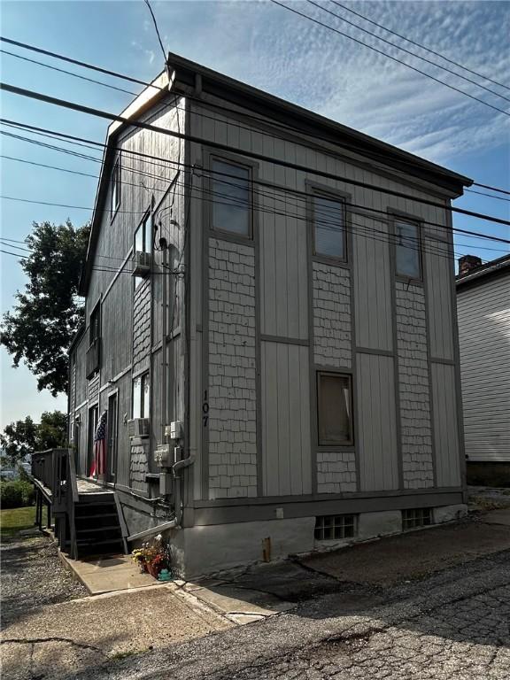 view of side of home