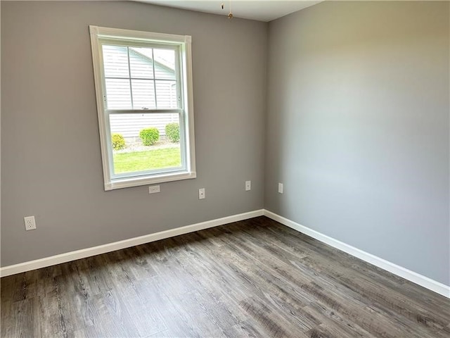 empty room featuring dark wood-type flooring and ceiling fan