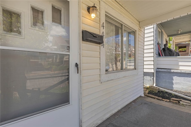 property entrance featuring a porch