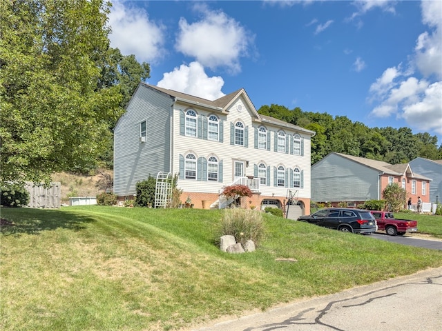 view of front of property with a front yard