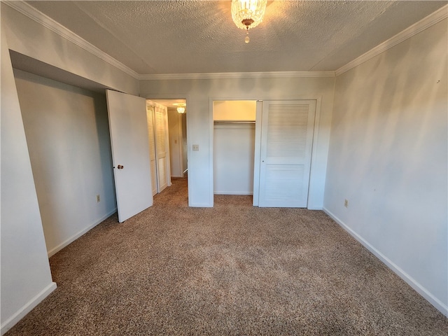 unfurnished bedroom with carpet, a textured ceiling, and ornamental molding