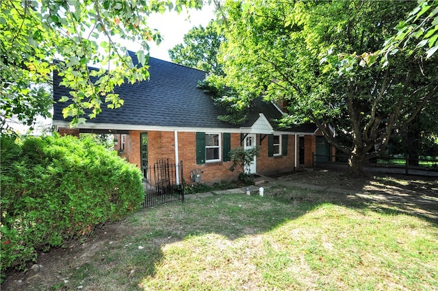 view of front of home featuring a front lawn