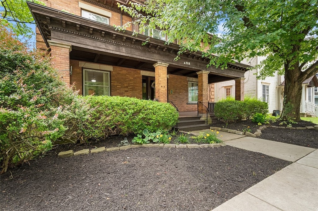 view of front of property with covered porch