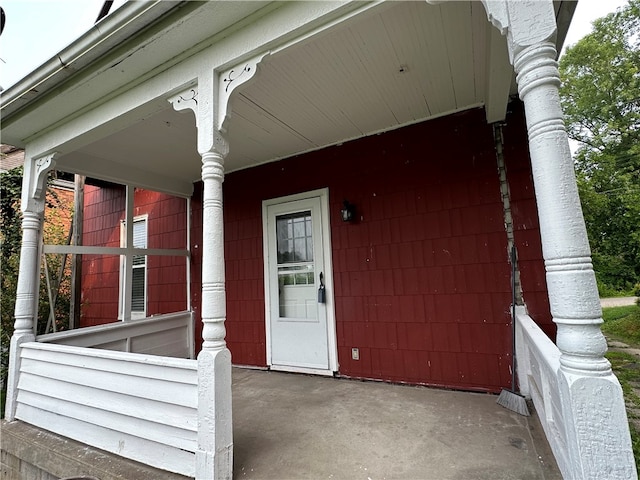 doorway to property featuring covered porch