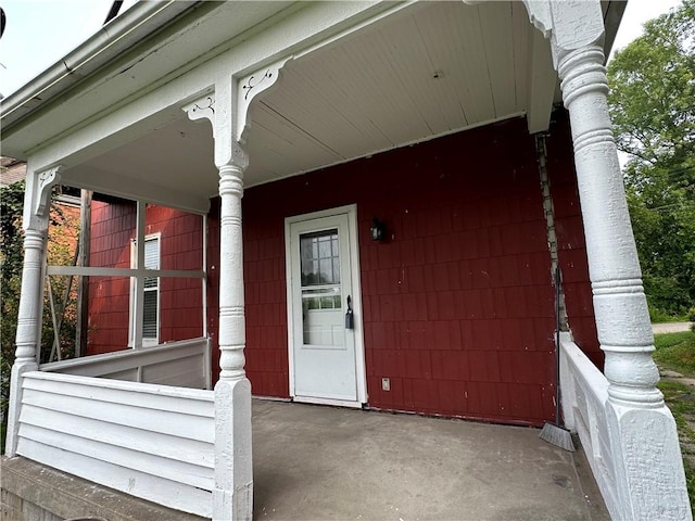 property entrance with covered porch