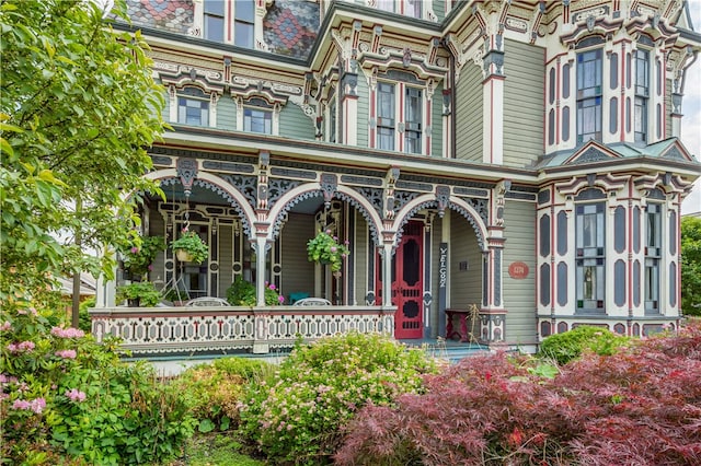 view of italianate-style house