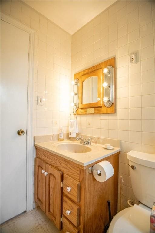 314 Lunn Blvd, Farrell, PA 16121 - bathroom featuring toilet, vanity, and tile walls