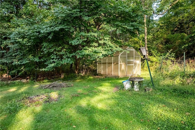 314 Lunn Blvd, Farrell, PA 16121 - view of yard featuring an outdoor structure and a greenhouse