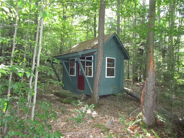 view of outdoor structure