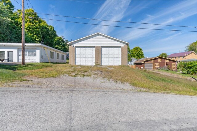 17 Long St, Hanover Twp Wsh, PA 15021 - view of detached garage