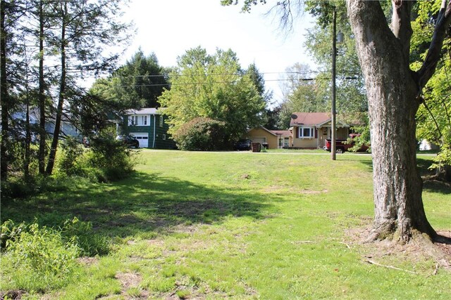 629 Euclid Ave, Grove City Boro, PA 16127 - view of grassy yard