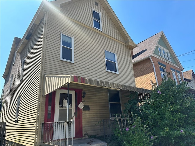 view of front facade with a porch