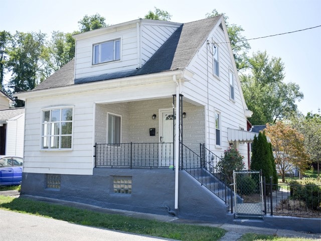 view of front facade with a porch