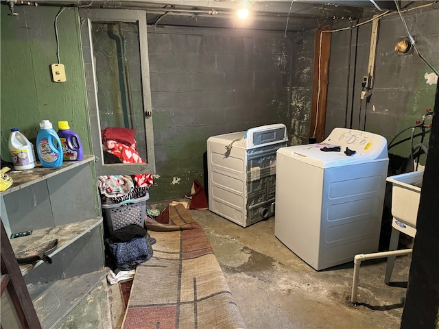 basement with washing machine and clothes dryer