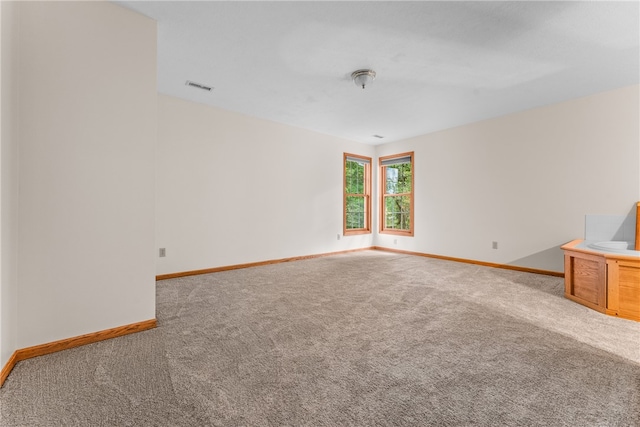 spare room with carpet flooring