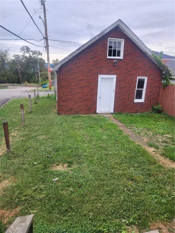 2622 Milburn St, Mckeesport, PA 15132 - view of outbuilding featuring fence