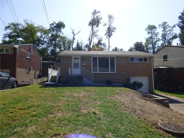 view of front of property featuring a garage and a front yard