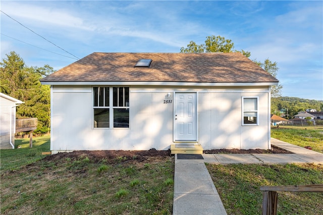 bungalow-style house featuring a front yard