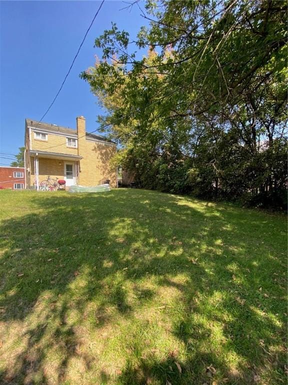 2608 Highland Ave, Mckeesport, PA 15132 - view of grassy yard