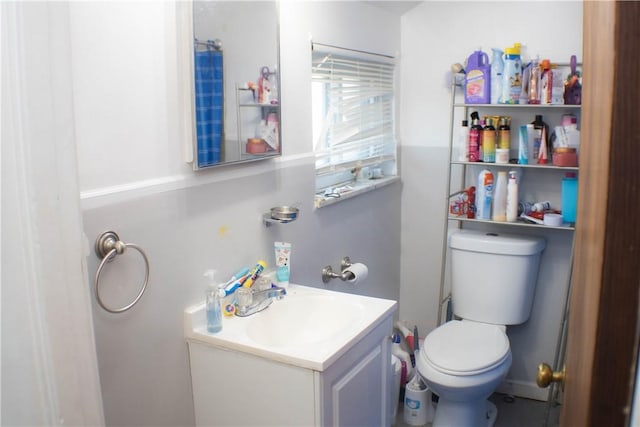 2608 Highland Ave, Mckeesport, PA 15132 - bathroom with vanity and toilet