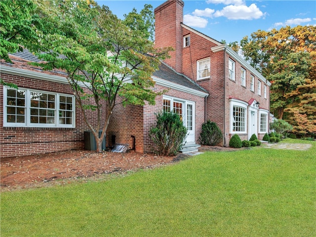 exterior space featuring a yard