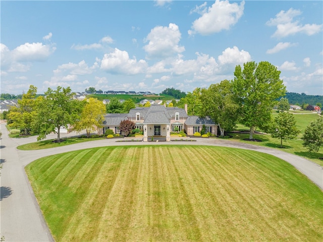 view of front of house featuring a front lawn