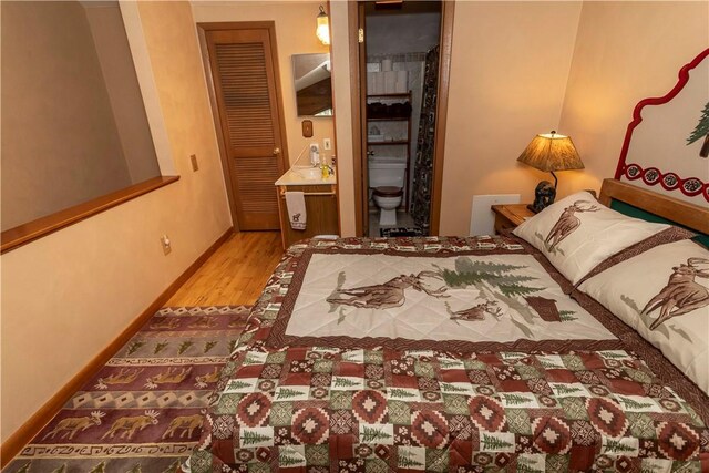 B43AB Stoneridge Dr, Seven Springs Resort, PA 15622 - bedroom with wood finished floors and baseboards